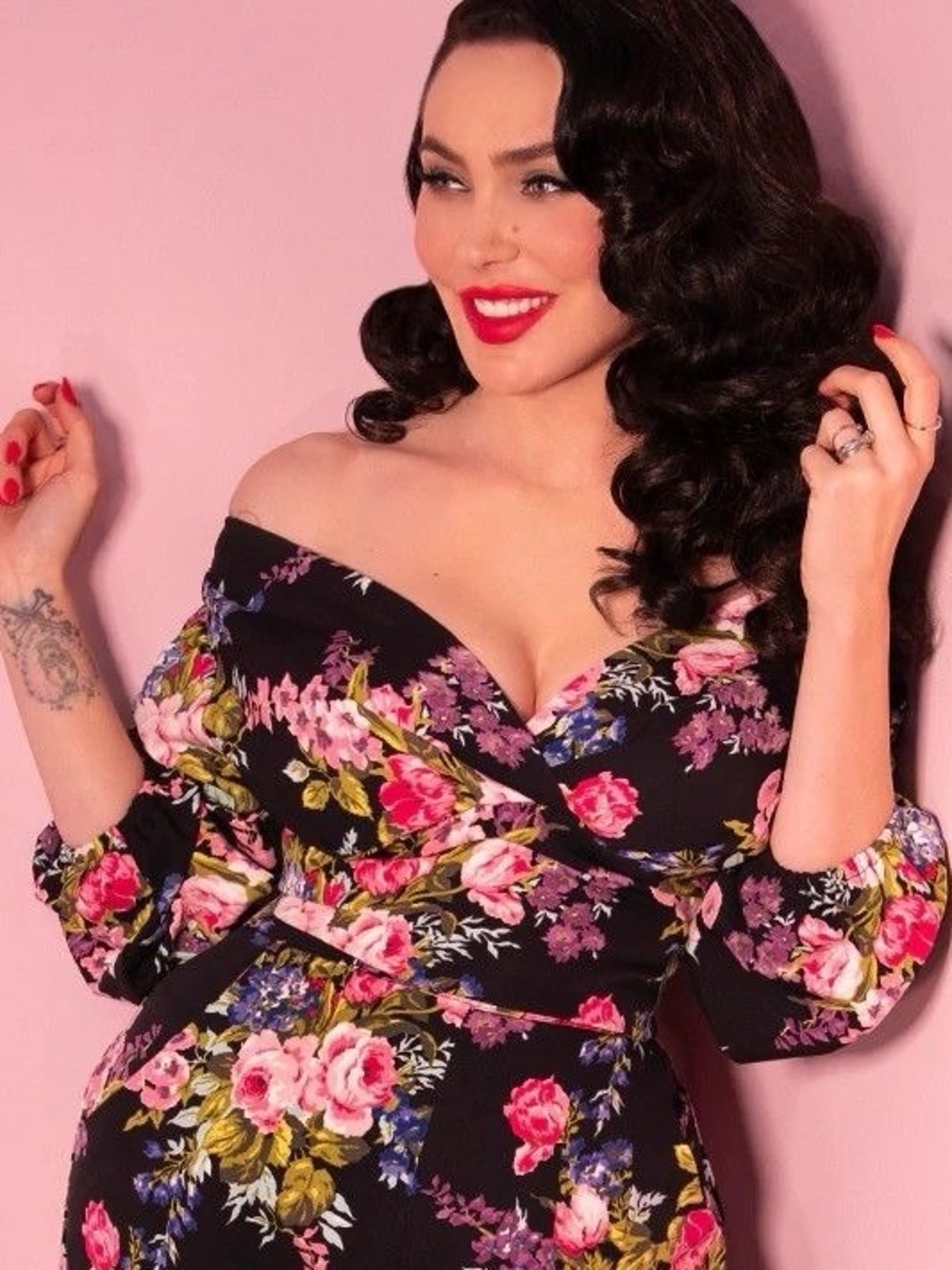 Vixen by Micheline Pitt Baudy Pinup Top in Black Floral in size 2X